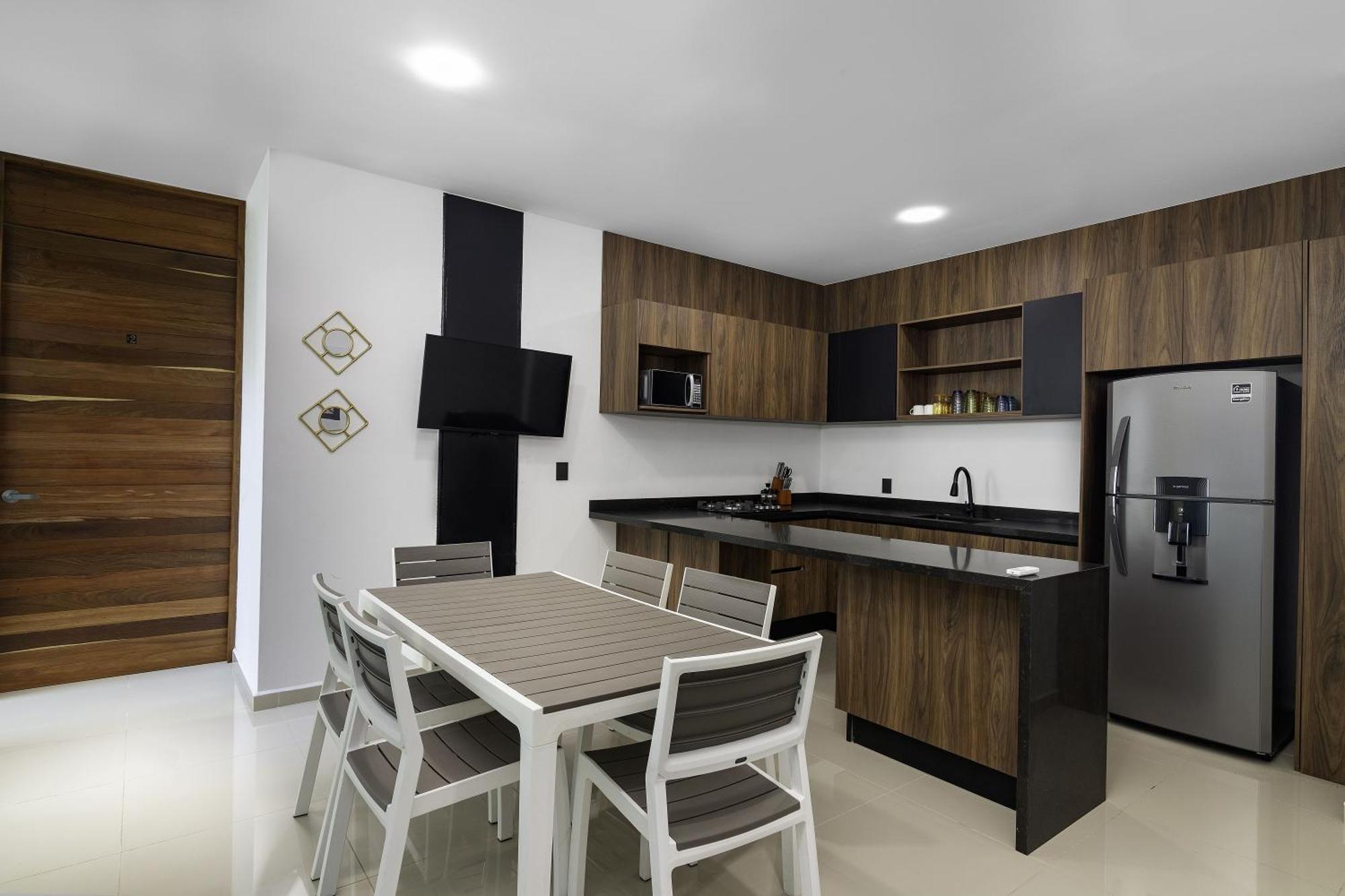 Angelina 28 Beachfront And Family Apartments - Modern And Relaxing Long Stays - 20 Min From Cancun Airport Puerto Morelos Zewnętrze zdjęcie