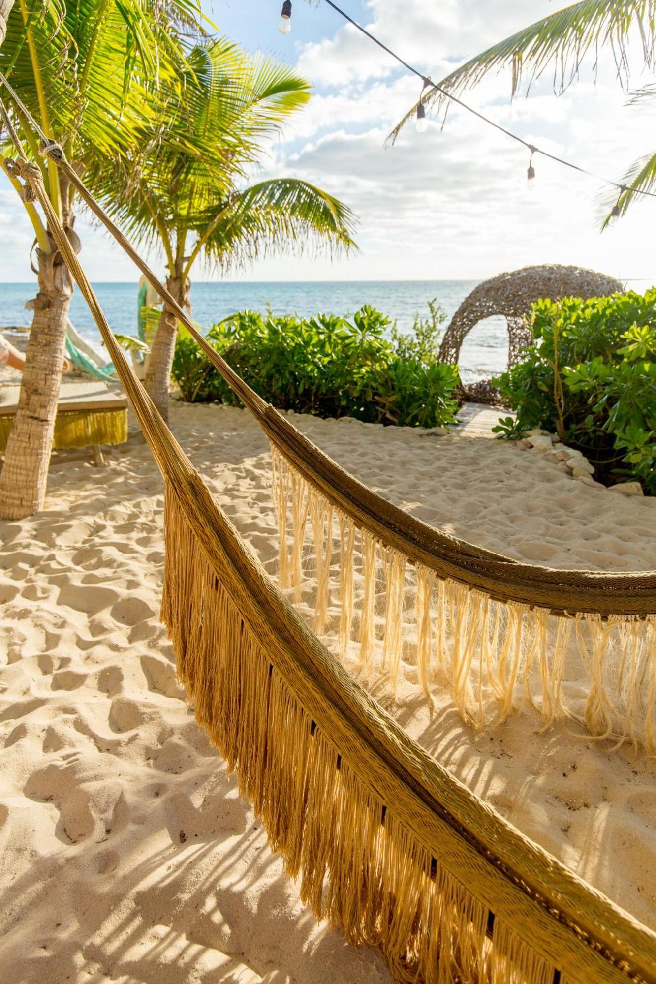Angelina 28 Beachfront And Family Apartments - Modern And Relaxing Long Stays - 20 Min From Cancun Airport Puerto Morelos Zewnętrze zdjęcie